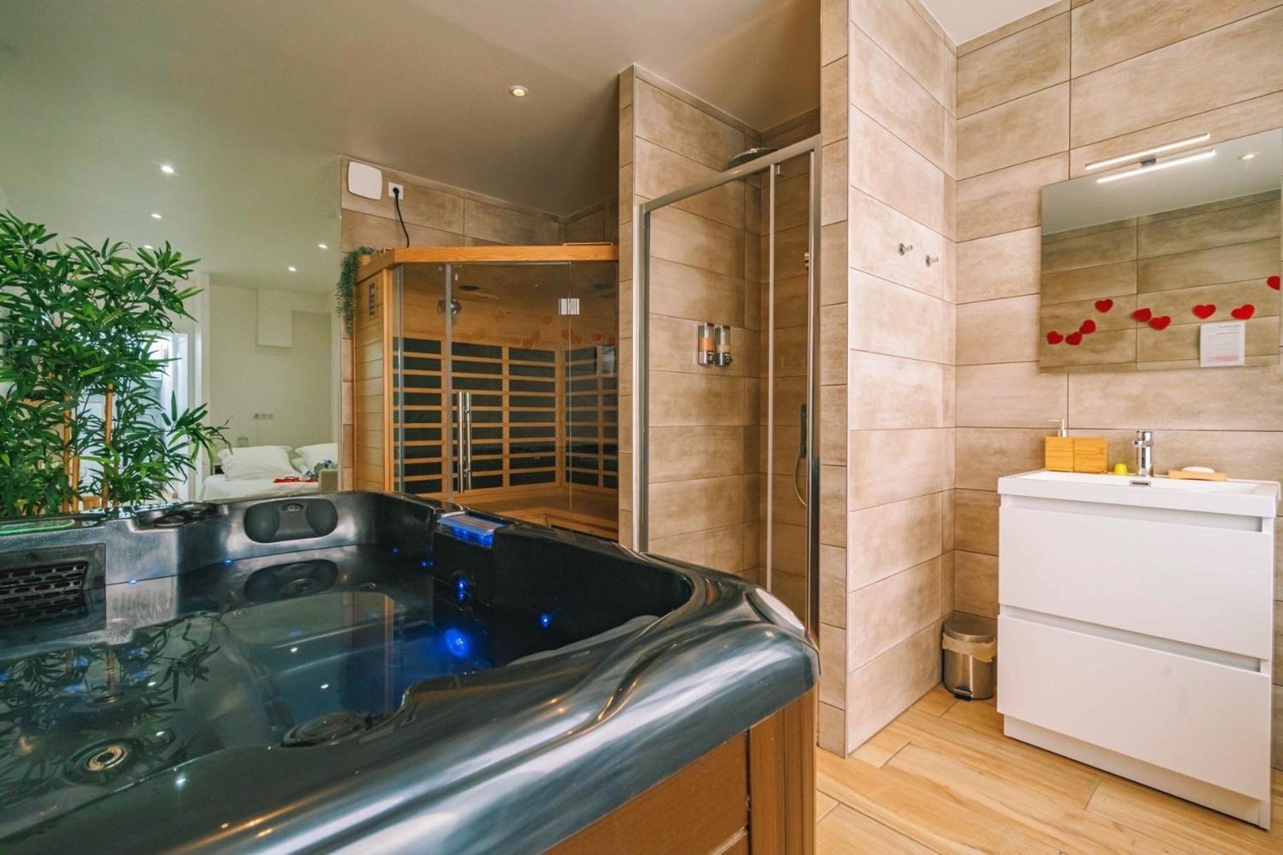 Spa Appartement O Temps Suspendu Reims Centre Sauna Et Jacuzzi エクステリア 写真