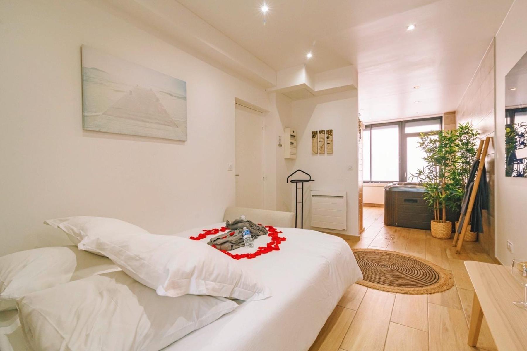Spa Appartement O Temps Suspendu Reims Centre Sauna Et Jacuzzi エクステリア 写真