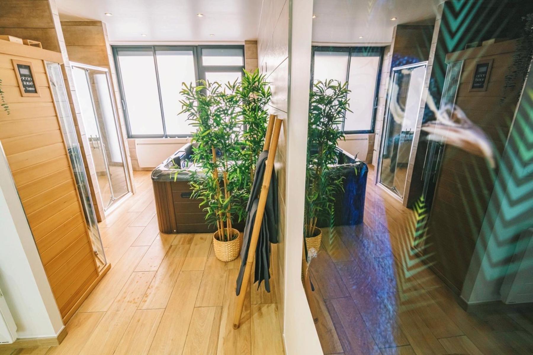 Spa Appartement O Temps Suspendu Reims Centre Sauna Et Jacuzzi エクステリア 写真